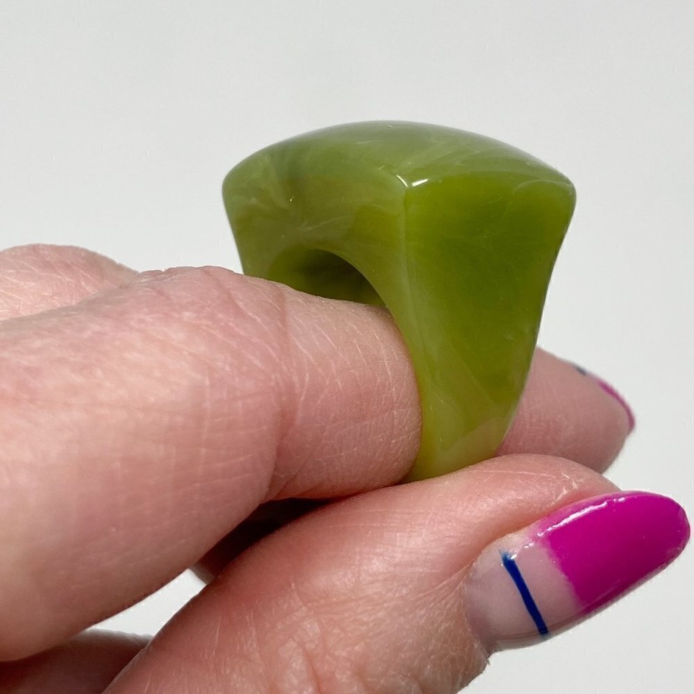 Olive Green Chunky Acrylic Ring Statement Size 6 - Picture 2 of 7